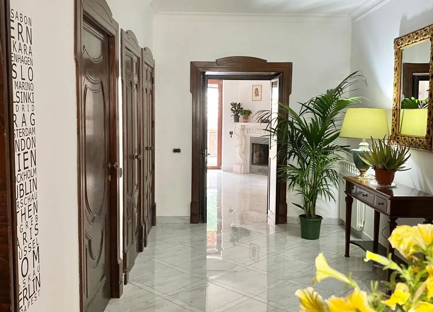 Casa Intera Con Terrazzo Daire Napoli 0*,