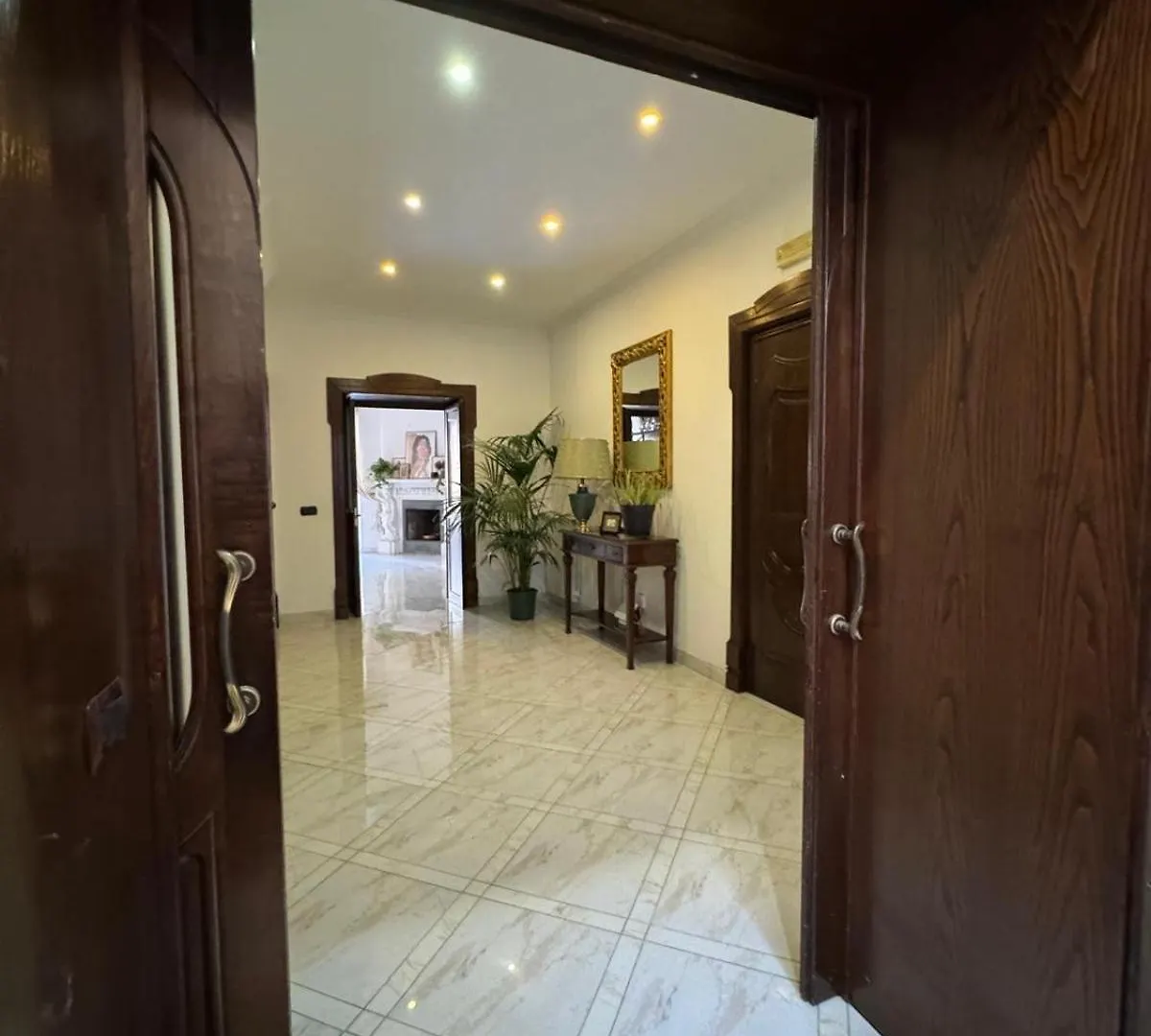 Casa Intera Con Terrazzo Apartment Naples Italy