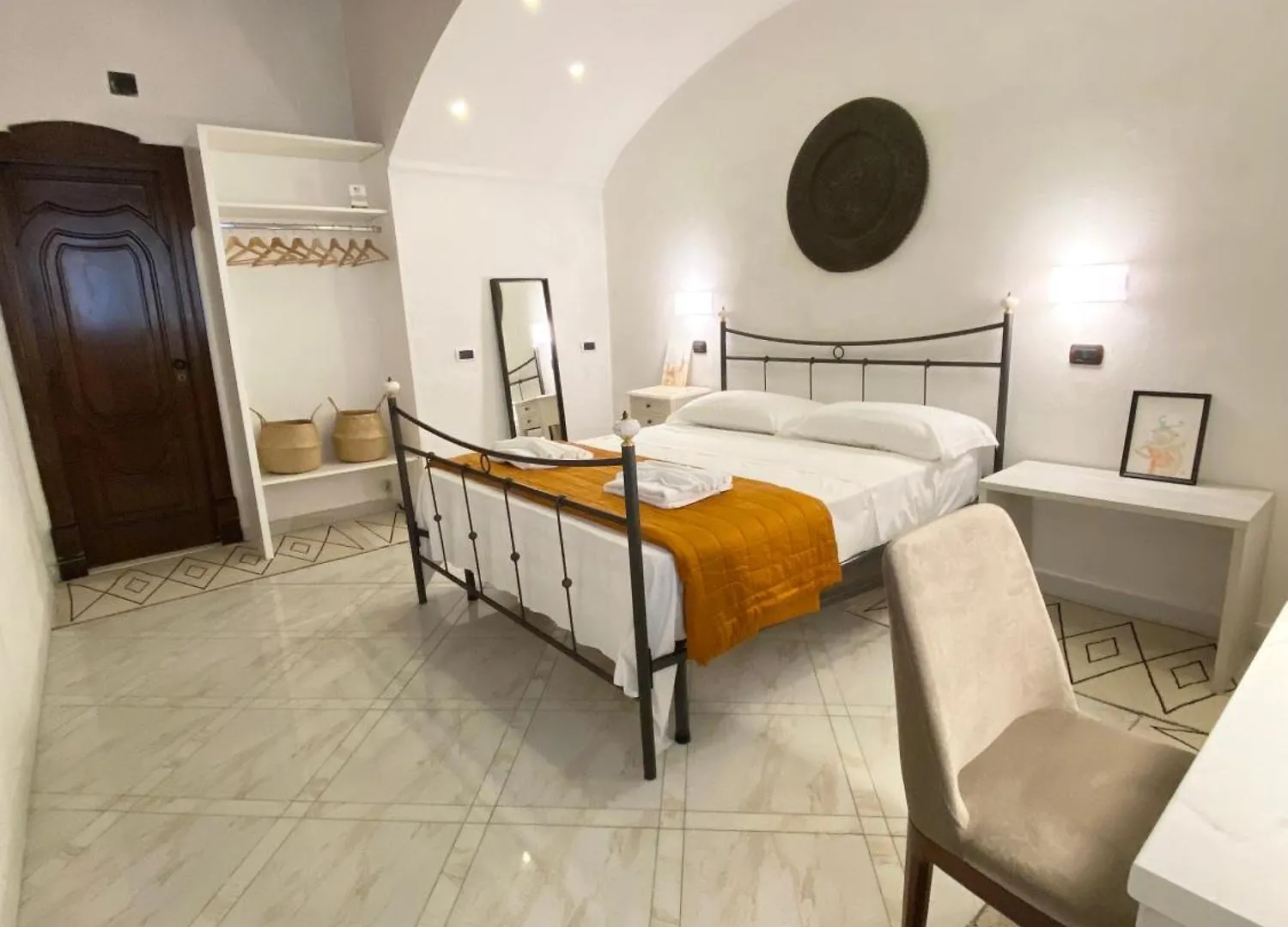 Casa Intera Con Terrazzo Daire Napoli