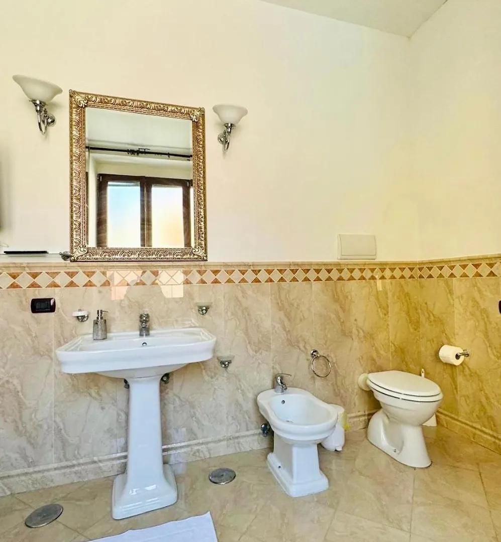 Casa Intera Con Terrazzo Daire Napoli 0*,